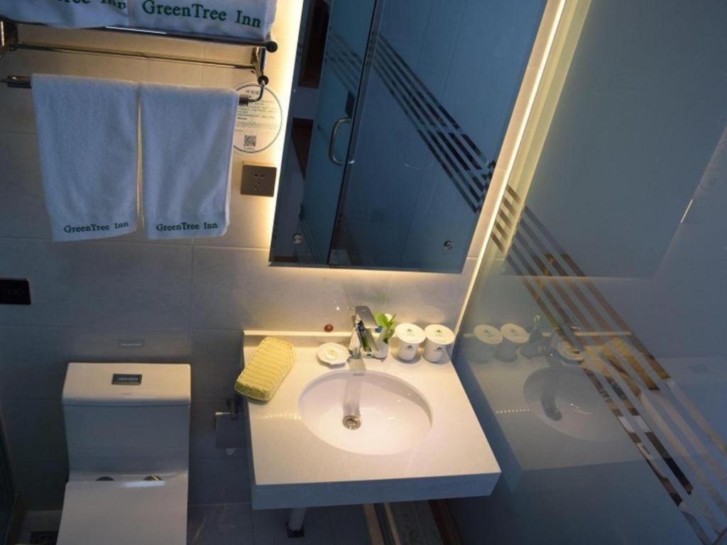 Greentree Inn Zhengzhou Xinzheng City Longhu Town Xiangyun Road Express Hotel Exterior foto